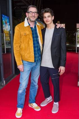 Noah Levi mit seinem Vater Andreas bei der Filmpremiere von Die Häschenjagd-Jagd nach dem Goldenen Ei am 11.03.2017 im Cinenova in Köln. Die Häschenjagd-Jagd nach dem Goldenen Ei am 11.03.2017