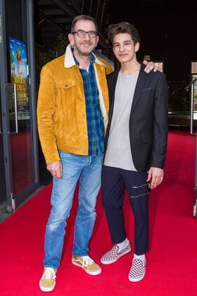 Noah Levi mit seinem Vater Andreas bei der Filmpremiere von Die Häschenjagd-Jagd nach dem Goldenen Ei am 11.03.2017 im Cinenova in Köln. Die Häschenjagd-Jagd nach dem Goldenen Ei am 11.03.2017