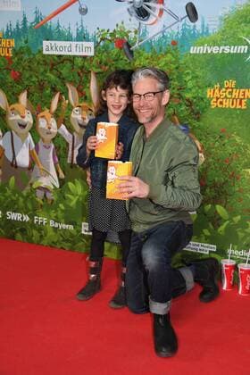 Steffen Wink mit Tochter Coco Deutschlandpremiere Die Häschenschule - Jagd nach dem Goldenen Ei Mathäser Filmpalast Kino Film Fernsehen München 12.03.2017