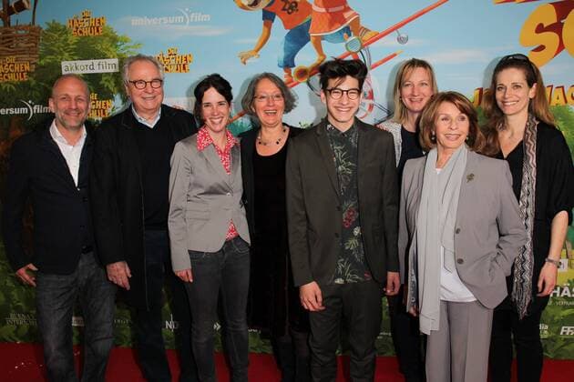 Gruppenfoto mit Darsteller Friedrich von Thun Noah Levi und Senta Berger Deutschlandpremiere Die Häschenschule - Jagd nach dem Goldenen Ei Mathäser Filmpalast Kino Film Fernsehen München 12.03.2017