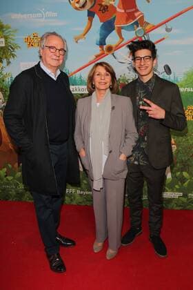Entertainment Bilder der Woche Themen der Woche Friedrich von Thun, Senta Berger und Noah Levi Deutschlandpremiere Die Häschenschule - Jagd nach dem Goldenen Ei Mathäser Filmpalast Kino Film Fernsehen München 12.03.2017