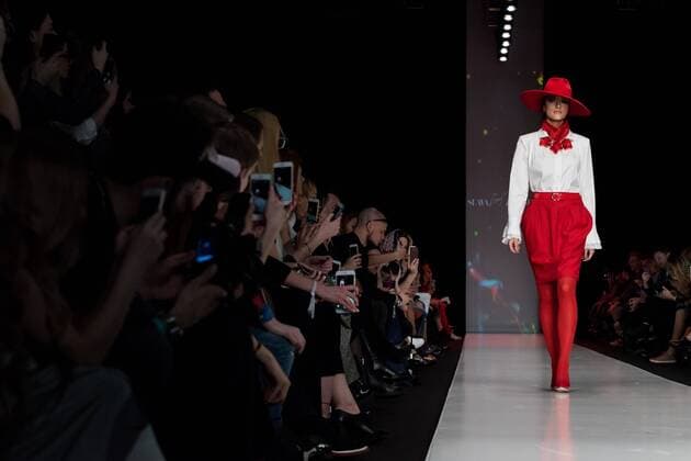 (170312) -- MOSCOW, March 12, 2017 -- A model displays a creation of Russian designer Slava Zaitsev during the Mercedes-Benz Fashion Week Russia Fall Winter 2017 in Moscow, Russia, on March 12, 2017. ) RUSSIA-MOSCOW-MERCEDEZ-BENZ-FASHION WEEK EvgenyxSinitsyn 