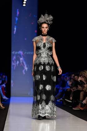 (170312) -- MOSCOW, March 12, 2017 -- A model displays a creation of Russian designer Slava Zaitsev during the Mercedes-Benz Fashion Week Russia Fall Winter 2017 in Moscow, Russia, on March 12, 2017. ) RUSSIA-MOSCOW-MERCEDEZ-BENZ-FASHION WEEK EvgenyxSinitsyn 
