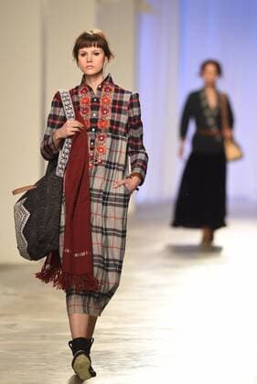 (170313) -- LISBON, March 12, 2017 -- Models present creations of designer Christophe Sauvat at the Lisbon Fashion Week Fall Winter 2017 18 in Lisbon, capital of Portugal, on March 12, 2017. ) (gj) PORTUGAL-LISBON-FASHION WEEK ZhangxLiyun 