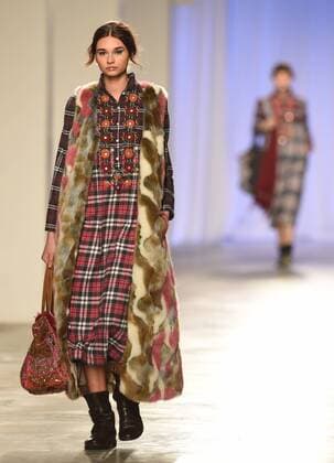 (170313) -- LISBON, March 12, 2017 -- A model presents a creation of designer Christophe Sauvat at the Lisbon Fashion Week Fall Winter 2017 18 in Lisbon, capital of Portugal, on March 12, 2017. ) (gj) PORTUGAL-LISBON-FASHION WEEK ZhangxLiyun 