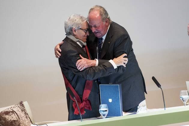 D. Francisco Luzon Lopez and King Juan Carlos attends to the act of imposition of the great cross of the civil order of Alfonso X el Sabio to D. Francisco Luzon Lopez at Reina Sofia Museum in Madrid. March 13, 2017.  (20170313052)