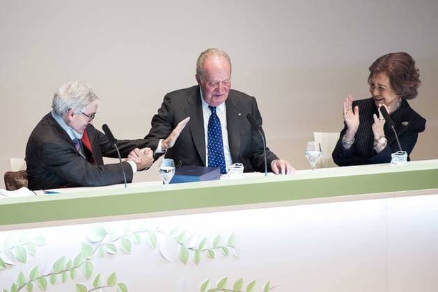 D. Francisco Luzon Lopez, King Juan Carlos and Queen Sofia attends to the act of imposition of the great cross of the civil order of Alfonso X el Sabio to D. Francisco Luzon Lopez at Reina Sofia Museum in Madrid. March 13, 2017.  (20170313058)