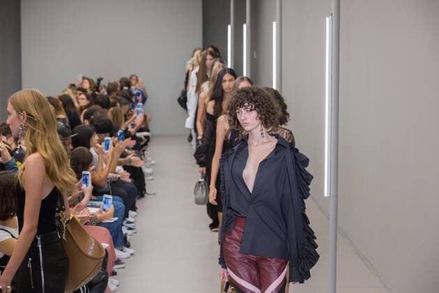 Sao Paulo Fashion Week - Animale Modenschau March 13, 2017 - Sao Paulo, Sao Paulo, Brazil - Model presents creation by Animale, during the Sao Paulo Fashion Week, winter 2017 edition, this Monday, in Sao Paulo, Brazil. Sao Paulo Brazil - ZUMAl146 20170313_zaf_l146_047 Copyright: xPauloxLopesx