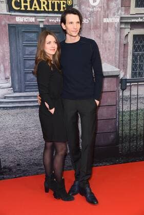 Alice Dwyer mit Freund Sabin Tambrea bei der Premiere Fotocall zu Charite im Langenbeck-Virchow-Haus in Berlin am 13.03.2017