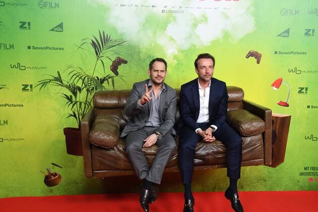 Die Schauspieler Moritz Bleibtreu, l-r, Lucas Gregorowicz kommen am 14.03.2017 zur Filmpremiere des Films Lommbock in den Cinedom in Köln.