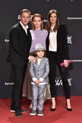 Bilder des Tages Matthias Schweighöfer, Karoline Herfurth, Franz Hagn und Alexandra Maria Lara bei der Premiere der 6teiligen Amazon Serie You Are Wanted am 15.03.2017 in Berlin You Are Wanted Serien Premiere in Berlin, 2017 