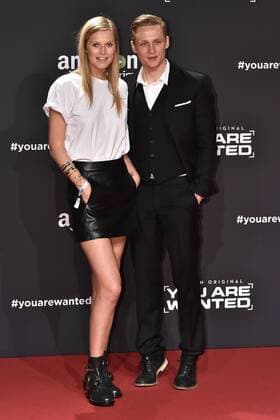 Bilder des Tages Toni Garrn und Matthias Schweighöfer bei der Premiere der 6teiligen Amazon Serie You Are Wanted am 15.03.2017 in Berlin You Are Wanted Serien Premiere in Berlin, 2017 