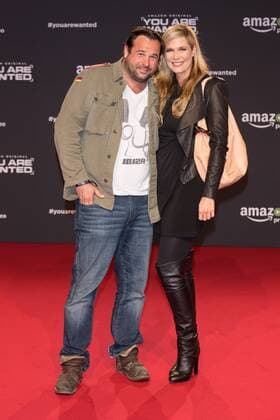 Verena Wriedt mit Ehemann Thomas Schubert - Premiere der 6teiligen Amazon Serie YOU ARE WANTED in Berlin am 15.03.2017. Premiere YOU ARE WANTED