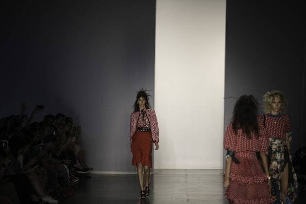 Sao Paulo Fashion Week - Isabela Capeto SÃO PAULO, SP - 15.03.2017: SPFW N43 - Parade of Isabela Capet mark during 43 £ edicÃ the SÃ £ o Paulo Fashion Week held at Bienal do Ibirapuera Park in SÃ £ o Paulo, Brazil. x1286755x  BrunoxRocha