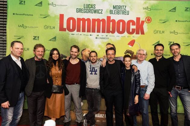 15.03.2017, Dettelbach, Mainfrankenplatz, Cineworld, Filmpremiere Lommbock, Foto: 15.03.2017, Dettelbach, Mainfrankenplatz, Cineworld, Filmpremiere Lommbock, Foto: Komplettes Team mit Moritz Bleibtreu und Lucas Gregorowicz, sowie dem Regisseur Christian Zübert und Produzent Tom Spieß Copyright: HMBxMedia MarkusxKöller