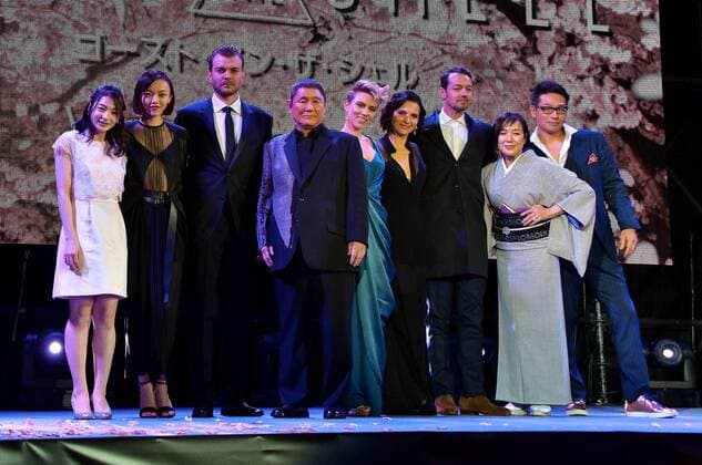 (L-R)Actors Kaori Yamamoto, Rila Fukushima, Pilou Asbaek, Takeshi Kitano, Scarlett Johansson, Juliette Binoche, Director Rupert Sanders, Kaori Momoi and Yukata Izumihara attend a world premiere for the film Ghost in the shell in Tokyo, Japan on March 16, 2017.  TKP2017031631 KEIZOxMORI