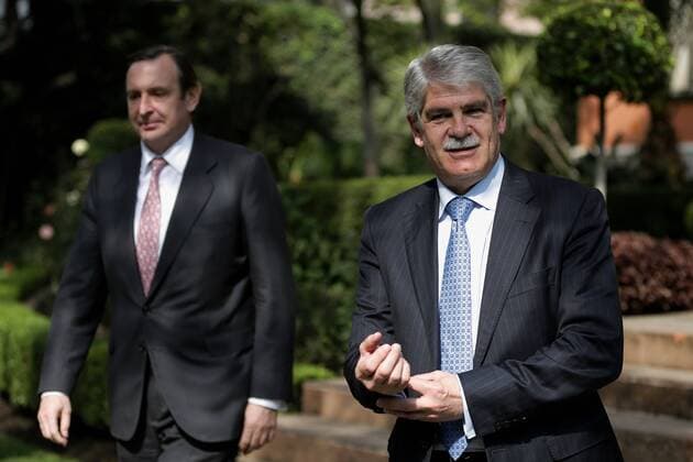 Spain s Foreign Minister Alfonso Dastis (R) and Spain s Ambassador to Mexico Luis Fernandez-Cid (L) meet in Mexico City, Mexico, 16 March 2017. Dastis arrived in Mexico for an official visit after having to delay his depature fom Peru, where he spent the first part of his Latin American tour. DASTIS MEETS MEXICO S PRESIDENT ENRIQUE PENA NIETO !ACHTUNG: NUR REDAKTIONELLE NUTZUNG!  Copyright: xJorgexNúnezx MEX005 20170316-636253041757116634