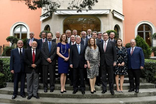 Spain s Foreign Minister Alfonso Dastis (C) and Spain s Ambassador to Mexico Luis Fernandez-Cid (3R) pose with Mexican businessmen in Mexico City, Mexico, 16 March 2017. Dastis arrived in Mexico for an official visit after having to delay his depature fom Peru, where he spent the first part of his Latin American tour. DASTIS MEETS MEXICO S PRESIDENT ENRIQUE PENA NIETO !ACHTUNG: NUR REDAKTIONELLE NUTZUNG!  Copyright: xJorgexNúnezx MEX005 20170317-636253095211252397