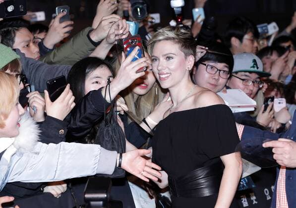 (170317) -- SEOUL, March 17, 2017 -- Actress Scarlett Johansson attends a red carpet for the film Ghost in the Shell promotion tour in Seoul, South Korea, on March 17, 2017. ) (sxk) SOUTH KOREA-SEOUL-GHOST IN THE SHELL PROMOTION Leexsang-ho 