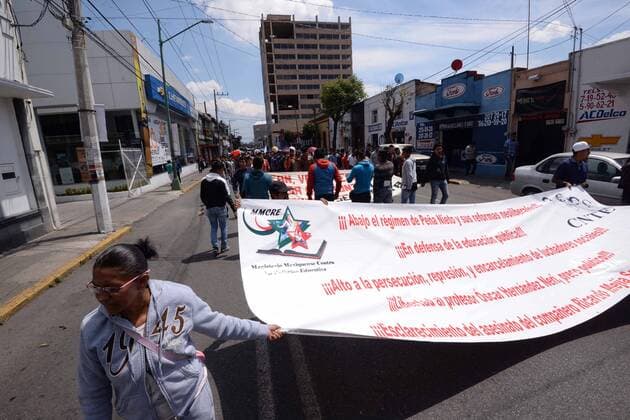 Mexiko: Proteste gegen Bildungsreform in Toluca March 17, 2017 - Mexico - EUM20170317NAC26.JPG.TOLUCA, Mex. ProtestManifestacion-Edomex.- Miembros de la Coordinadora de Escuelas Democraticas de la entidad marchan para exigir se reinstalen a varios de sus companeros y se derogue la reforma educativa, 17 de marzo de 2017. Foto: Agencia EL UNIVERSALJMA. Mexico  - ZUMAu78_ 20170317_zaf_u78_075 Copyright: xElxUniversalx