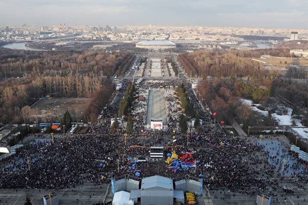 MOSCOW, RUSSIA - MARCH 18, 2017: An aerial view of peple gathering for a concert marking the 3rd anniversary of Crimea s reunification with Russia, by the Moscow State University main building. Stanislav Krasilnikov TASS  TS044BE8