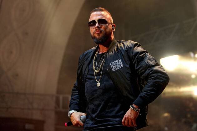 Rapper Kollegah. Rapper Kollegah ( bürgl. Felix Blume ) während des Auftaktkonzertes seiner IMPERATOR TOUR am 18.03.2017 im Haus Auensee Leipzig.