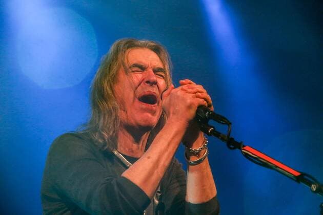 Konzert von New Model Army im FZW Dortmund¨Das neue Album Winter ist Anlass für New Model Army eine ausgiebige Tour. So führt der Weg der Band aus dem nordenglischen Bradford nach Dortmund ins FZW, wo die Musiker um Justin Sullivan vor ausverkauftem Haus gespielt haben. Konzert New Model Army im FZW