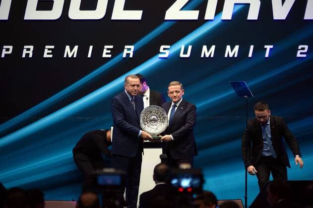 Türkischer Präsident Erdogan bei einem Treffen türkischer Fußballfunktionäre Turkish President Recep Tayyip ErdoÄüan joins the 2nd Football Summit at Istanbul, Turkey. Turkish football club directors and Turkish players Arda Turan, Volkan Demirel, Emre Belozoglu also joins the summit.  27700029sp