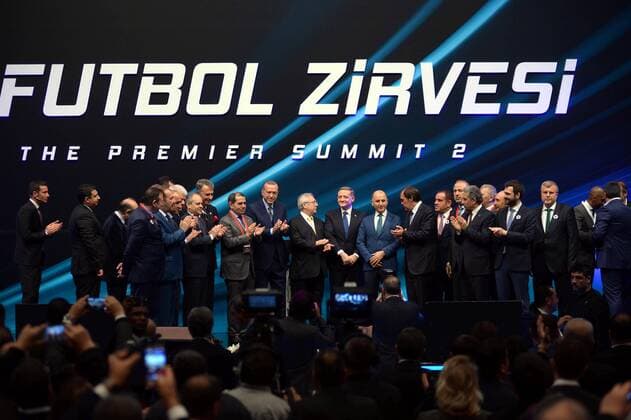 Türkischer Präsident Erdogan bei einem Treffen türkischer Fußballfunktionäre Turkish President Recep Tayyip ErdoÄüan joins the 2nd Football Summit at Istanbul, Turkey. Turkish football club directors and Turkish players Arda Turan, Volkan Demirel, Emre Belozoglu also joins the summit.  27700036sp