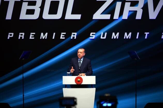 Türkischer Präsident Erdogan bei einem Treffen türkischer Fußballfunktionäre Turkish President Recep Tayyip ErdoÄüan joins the 2nd Football Summit at Istanbul, Turkey. Turkish football club directors and Turkish players Arda Turan, Volkan Demirel, Emre Belozoglu also joins the summit.  27700045sp