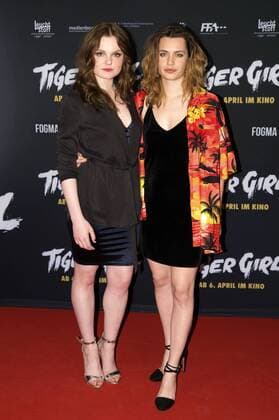 Maria Dragus und Ella Rumpf bei der Premiere des Kinofilms Tiger Girl im Zoo-Palast. Berlin, 20.03.2017 Foto:xK.xWernerx xFuturexImage