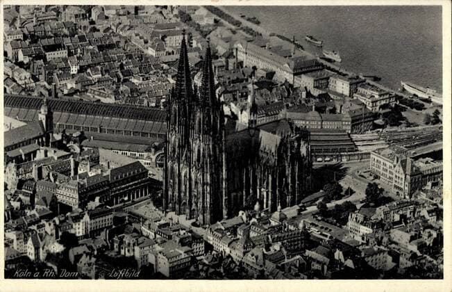 Köln am Rhein, Fliegeraufnahme von der Stadt mit Blick auf den Dom