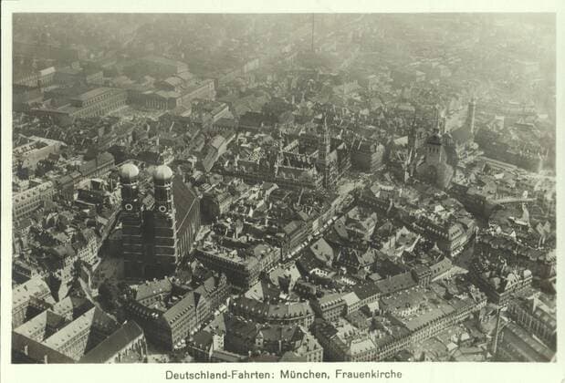 München, Gesamtansicht der Stadt, Frauenkirche, Fliegeraufnahme !AUFNAHMEDATUM GESCHÄTZT!