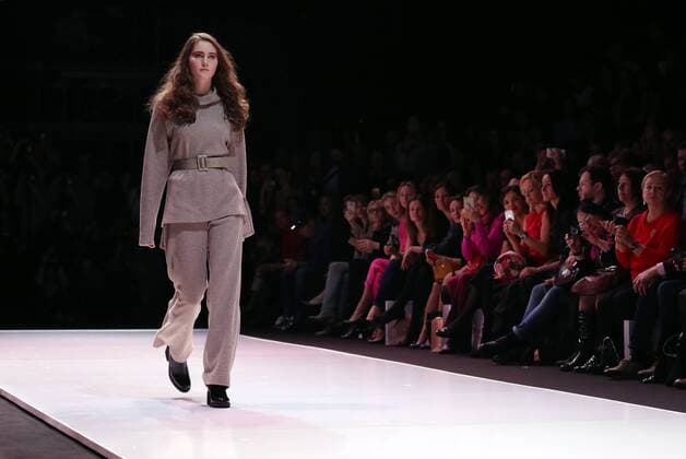 MOSCOW, RUSSIA - MARCH 22, 2017: A model showcases a creation during a catwalk show for the Fall Winter 2017-2018 collection be designer Elena Shipilova during the Moscow Fashion Week at Moscow s Gostiny Dvor Shopping and Exhibition Centre. Vyacheslav Prokofyev TASS  TS0451DA