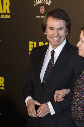 Raphael attends the premiere of the film El bar at Callao Cinema in Madrid, Spain. March 22, 2017.  (20170322150)