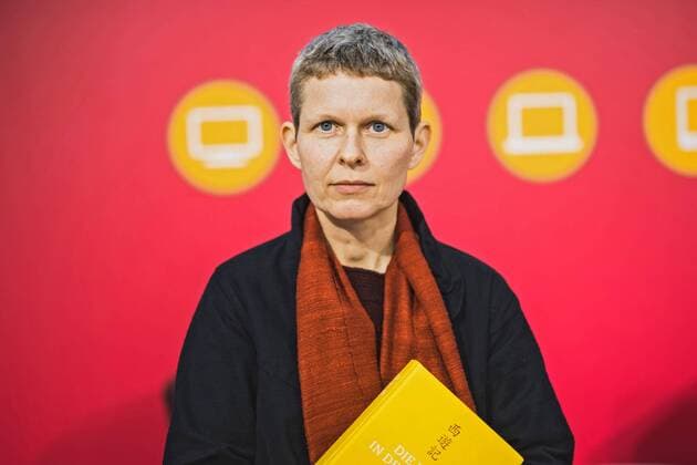 Leipziger Buchmesse: Shooting Preisträger Leipziger Buchmesse 2017. Die Gewinnerin des Preises der Leipziger Buchmesse Eva Lüdi Kong ( Übersetzung Ungewisser Verfasser: Die Reise in den Westen ) am 23.03.2017 auf der Leipziger Buchmesse.