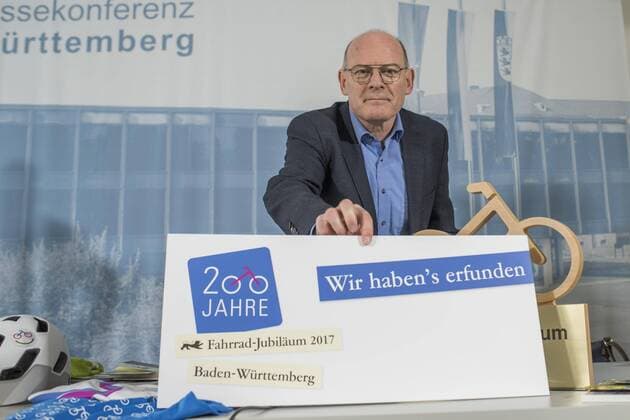 Landespressekonferenz mit Winfried Hermann Im Rahmen einer Landespressekonferenz informiert Verkehrsminister Winfried Hermann über die Radverkehrspolitik 2017 in Baden-Württemberg. Aufnahmen im Vorfeld der Pressekonferenz im Ehrenhof des Neuen Schlosses., Stuttgart Copyright: 7aktuell.de