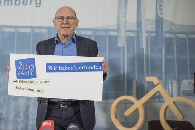 Landespressekonferenz mit Winfried Hermann Im Rahmen einer Landespressekonferenz informiert Verkehrsminister Winfried Hermann über die Radverkehrspolitik 2017 in Baden-Württemberg. Aufnahmen im Vorfeld der Pressekonferenz im Ehrenhof des Neuen Schlosses., Stuttgart Copyright: 7aktuell.de