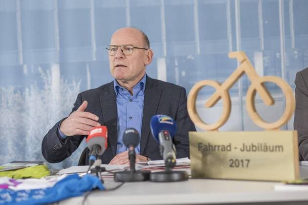 Landespressekonferenz mit Winfried Hermann Im Rahmen einer Landespressekonferenz informiert Verkehrsminister Winfried Hermann über die Radverkehrspolitik 2017 in Baden-Württemberg. Aufnahmen im Vorfeld der Pressekonferenz im Ehrenhof des Neuen Schlosses., Stuttgart Copyright: 7aktuell.de