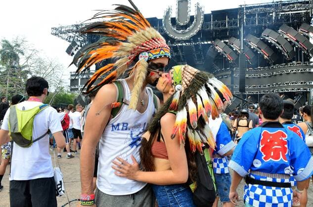 Valeria and Patricio kiss each other at the Ultra Music Festival in Miami, Florida, United States, 24 March 2017. The 19th edition of the festival starts in Miami with the tickets sold out and the performances of Martin Garrix, Hardwell, The Prodigy, Justice and Major Lazer. ULTRA MUSIC FESTIVAL IN MIAMI !ACHTUNG: NUR REDAKTIONELLE NUTZUNG!  Copyright: xGiorgioxVierax MIA001 20170325-636259993083338639