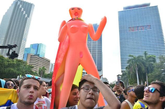A woman rises an inflatable doll at the Ultra Music Festival in Miami, Florida, United States, 24 March 2017. The 19th edition of the festival starts in Miami with the tickets sold out and the performances of Martin Garrix, Hardwell, The Prodigy, Justice and Major Lazer. ULTRA MUSIC FESTIVAL IN MIAMI !ACHTUNG: NUR REDAKTIONELLE NUTZUNG!  Copyright: xGiorgioxVierax MIA001 20170325-636259993112042271