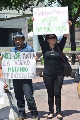 March 25, 2017 - Mexico - EUM20170325NAC12.JPG.MONTERREY, NL. ProtestManifestacion-NL.- Protesta de la Asociacion de Periodistas de la entidad, 25 de marzo de 2017, por el asesinato de la periodista Miroslava Breach. Foto: Agencia EL UNIVERSALJMA Mexico  - ZUMAu78_ 20170325_zaf_u78_044 Copyright: xElxUniversalx