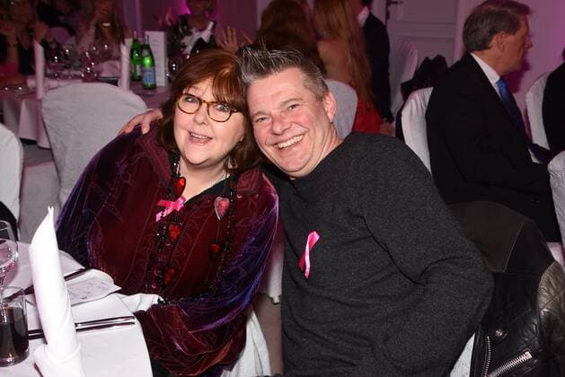 Maggie Reilly Saengerin Stefan Buerger Manager Muenchen 23.03.17 Pink Charity Night im Marriott Hotel : Pink