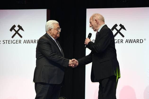 12. Steiger Award am 25.03.2017 in der Zeche Hansemann in Dortmund Präsident Dr. Mahmoud Abbas, links - Werner Hansch, rechts xRx