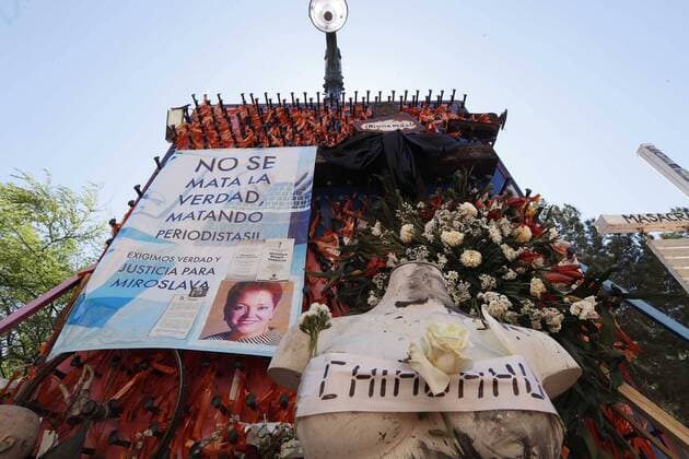 March 26, 2017 - Mexico - EUM20170326NAC03.JPG .CIUDAD DE MEXICO Protests Protestas-Periodista.- Aspectos de las mantas y mensajes colocados frente al palacio de gobierno de Chihuahua, en protesta contra el asesinato de la periodista Miroslava Breach Velducea. 26-marzo-2017. Foto: Agencia EL UNIVERSAL Luis Cortes AFBV Mexico  - ZUMAu78_ 20170326_zaf_u78_020 Copyright: xLuisxCortesx