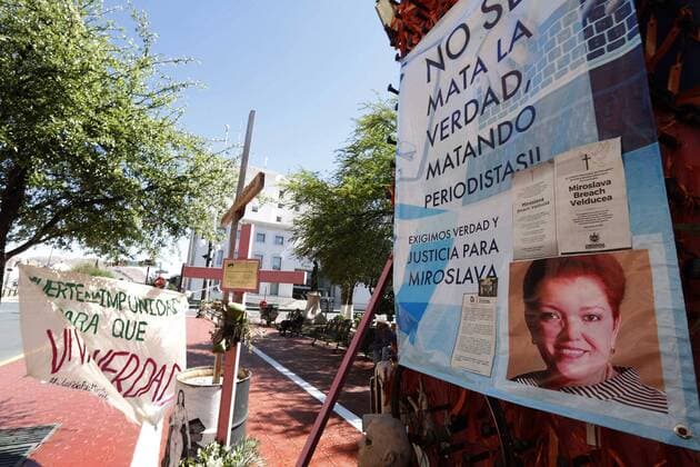 March 26, 2017 - Mexico - EUM20170326NAC04.JPG .CIUDAD DE MEXICO Protests Protestas-Periodista.- Aspectos de las mantas y mensajes colocados frente al palacio de gobierno de Chihuahua, en protesta contra el asesinato de la periodista Miroslava Breach Velducea. 26-marzo-2017. Foto: Agencia EL UNIVERSAL Luis Cortes AFBV Mexico  - ZUMAu78_ 20170326_zaf_u78_021 Copyright: xLuisxCortesx
