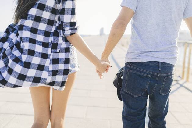 Young couple holding hands, rear view model released Symbolfoto  GIOF02368
