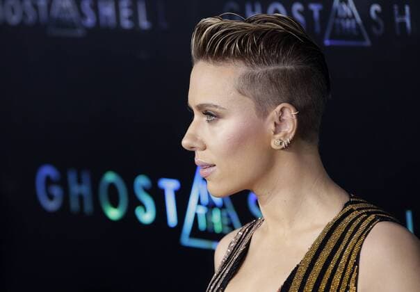 Bilder des Tages Scarlett Johansson arrives on the red carpet at the Ghost In The Shell New York premiere at AMC Lincoln Square Theater on March 29, 2017 in New York City.  NYP20170329159 JOHNxANGELILLO