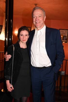 Dirk Galbua mit Freundin Premiere Anderthalb Stunden zu spät Komödie im Bayerischen Hof München 29.03.2017