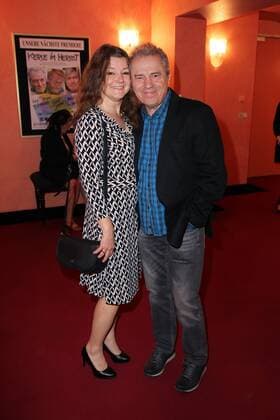 Guenther Sigl mit Ehefrau Doris, Theaterpremiere von Anderthalb Stunden zu spaet in der Komoedie im Bayerischen Hof in Muenchen am 29.03.2017